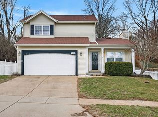 1105 Treetop Village Dr, Ballwin, MO 63021