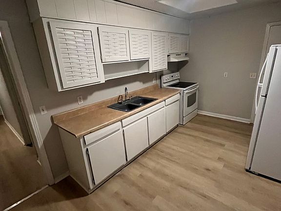 5th image of 1010 N Larchmont Ave #A