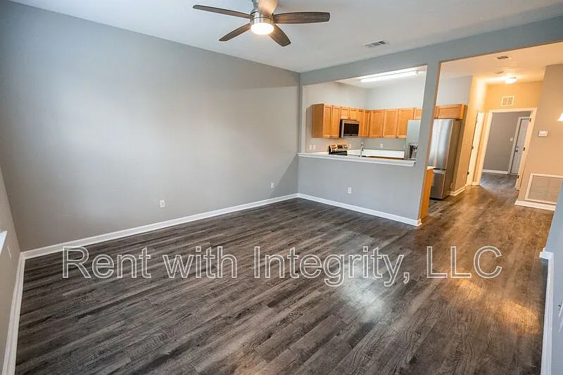 3 bed, 2.0 bath, 1368 sqft, $1,695 — Photo 4