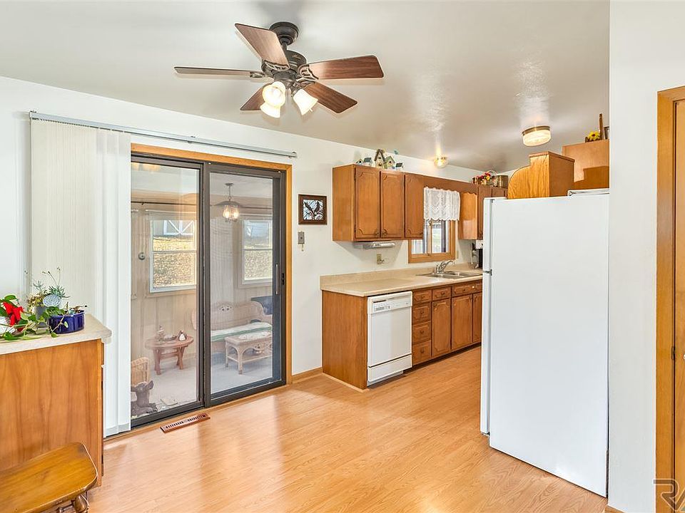 1409 S Bruce Rd, Sioux Falls, SD 57105 Zillow