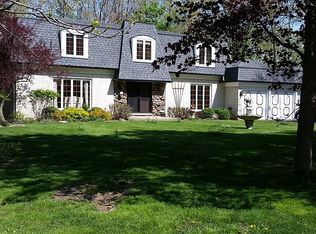 27165 N Ivanhoe Ct, Wauconda, IL 60084