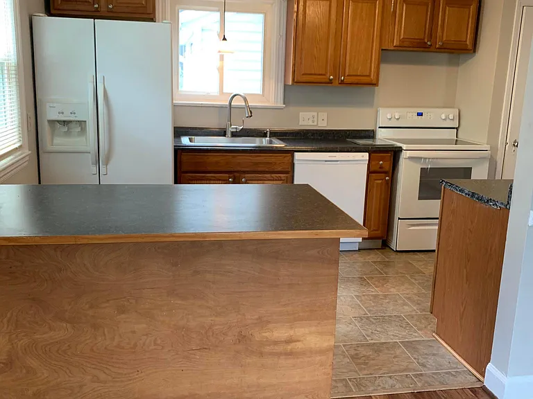 237 Merrill St — Photo 4