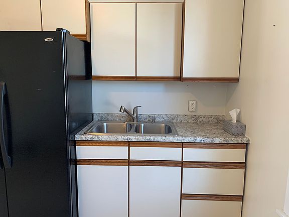 4th image of 219 W 3rd St #1