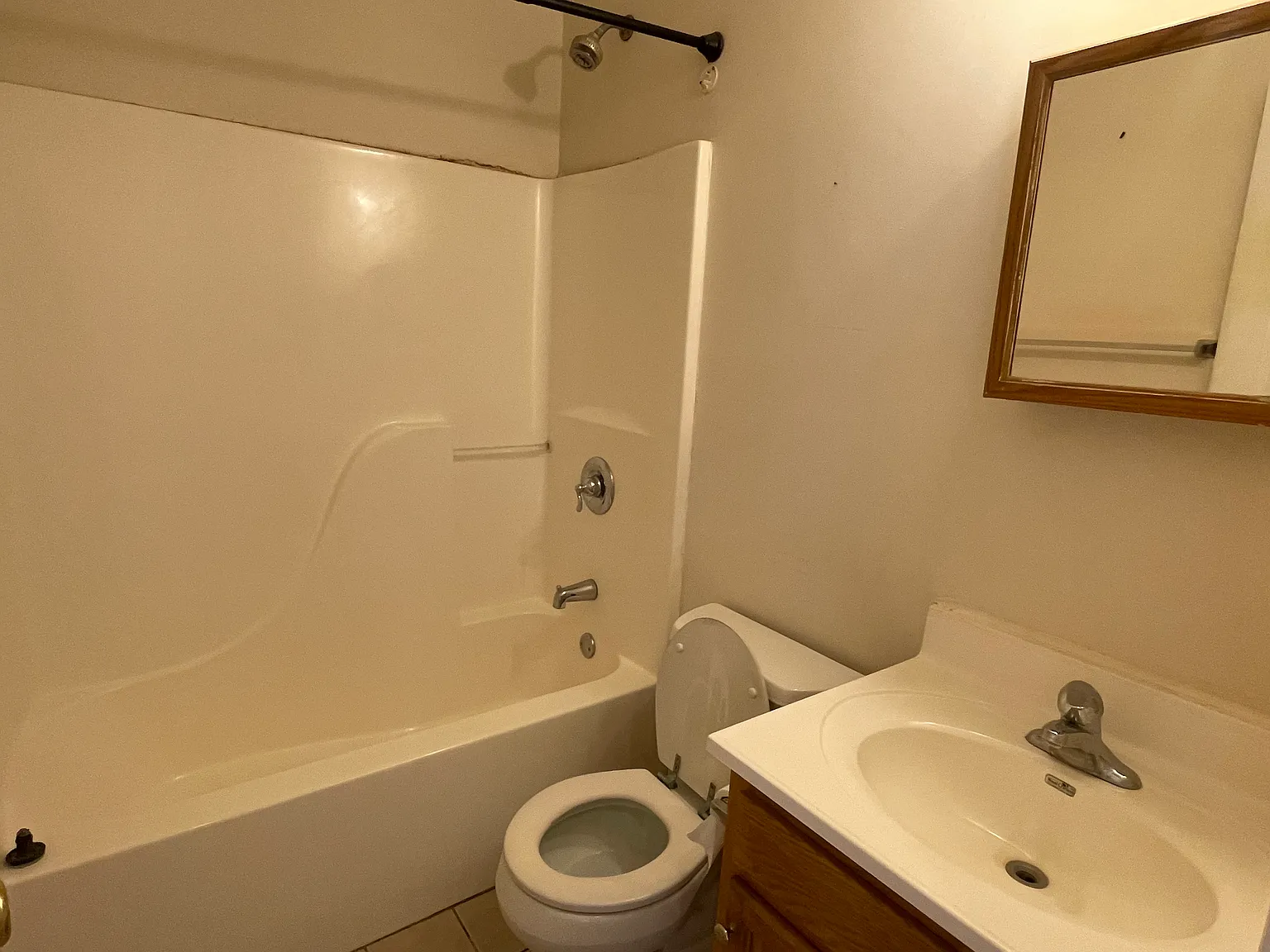 2 bed, 900 sqft, $650 — Photo 2