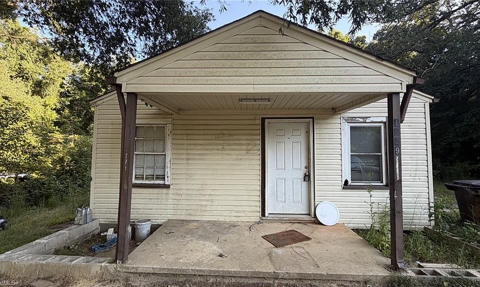 1st image of 1229 Roberts Ln