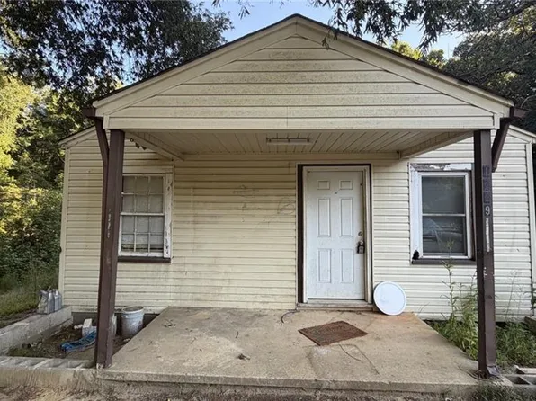 1229 Roberts Ln, High Point, NC 27260