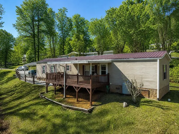 365 Carolina Village Cir, Franklin, NC 28734