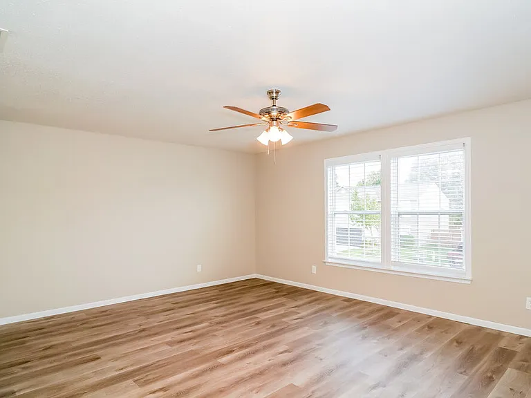 10767 Miller Dr — Photo 12
