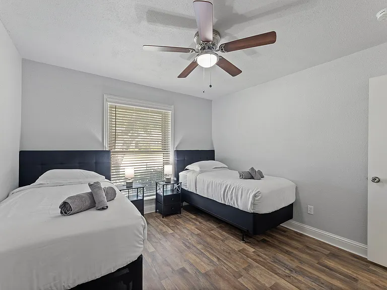 3312 Robinhood Ct — Photo 30