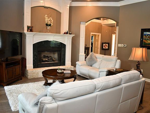5th image of 310 County Road 3640