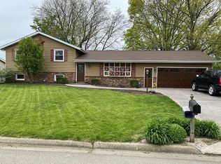 330 Lincoln Rd, Canton, IL 61520