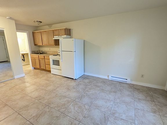 3rd image of 573 SE Walnut St APT 5