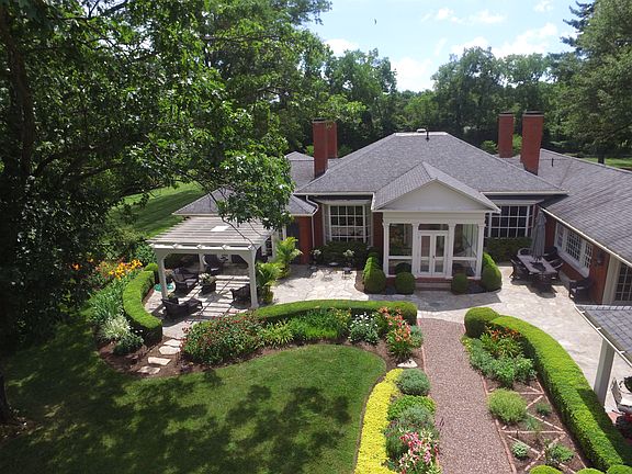 3rd image of 210 Country Ln