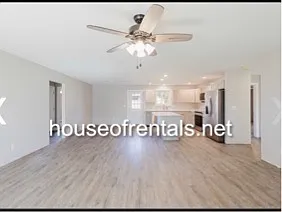 102 Townhouse Dr — Photo 2