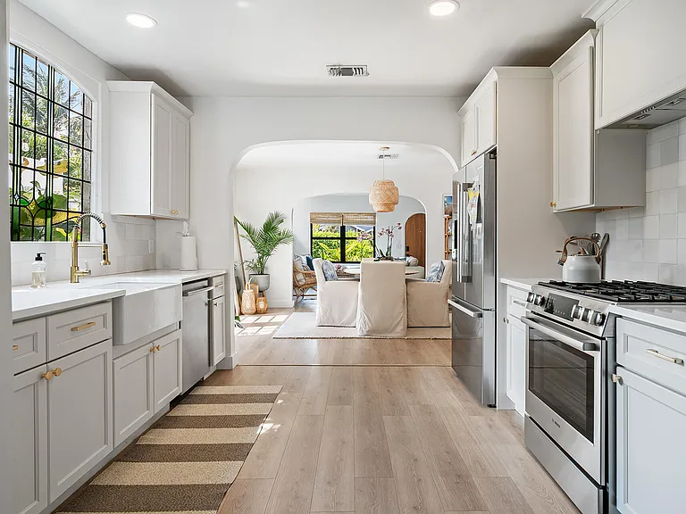 520 W 28th St — Photo 14