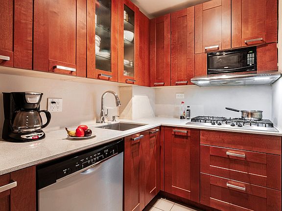 4th image of 430 W 34th St APT 7K