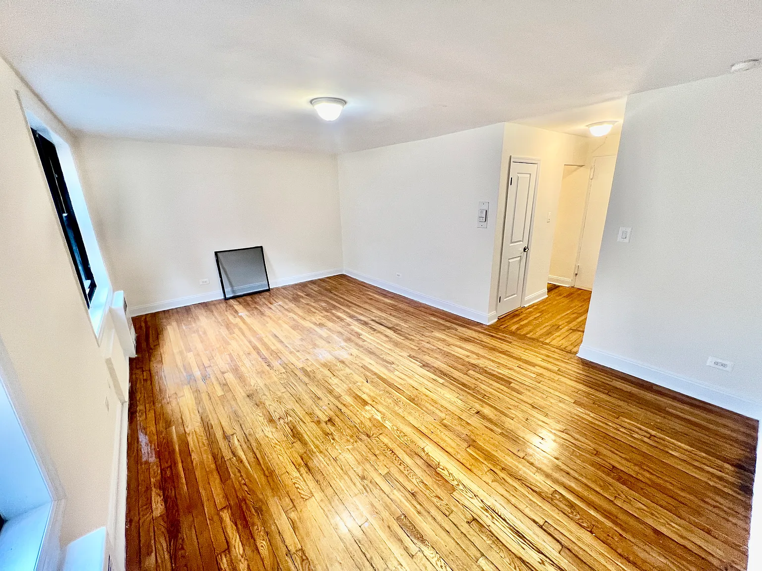 Studio, 700 sqft, $1,825 — Photo 3