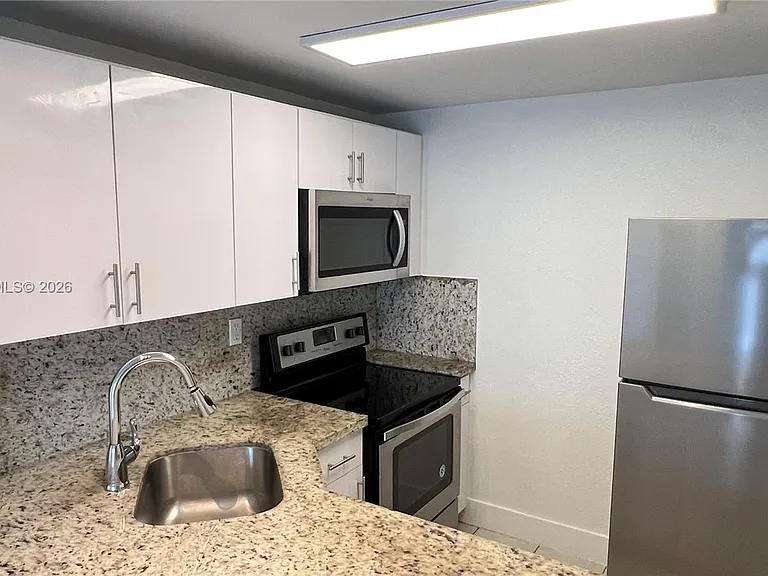 4550 NW 9th St #817E — Photo 5