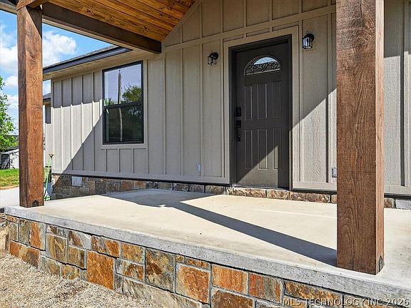 5th image of 301 W Swanson Rd