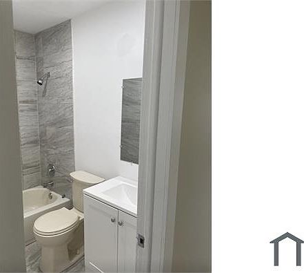 5th image of 207 NW 32nd Ct APT 211