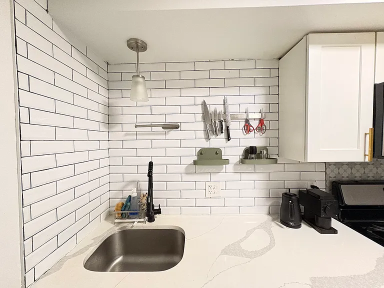 5737 Hobart St #4 — Photo 6