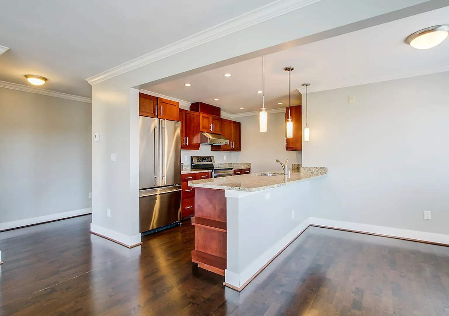 Top Floor, 3 Bedroom Penthouse In Ballard- Huge Master, Views, In Unit Laundry! — Photo 2