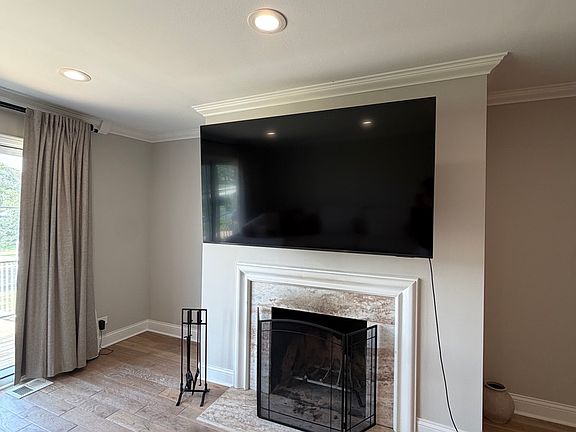 5th image of 124 Carriage Way Dr APT 209B
