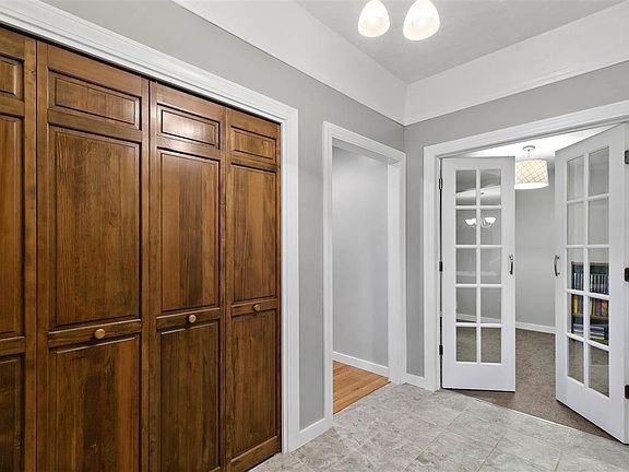 4th image of 2705 Westminster Dr
