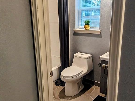 5th image of 9823 Greenwich St