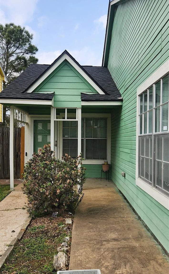 3 bed, 2.0 bath, 1723 sqft, $2,000 — Photo 2