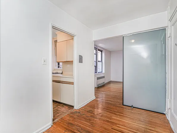 1840 East 13th Street image 4 of 24