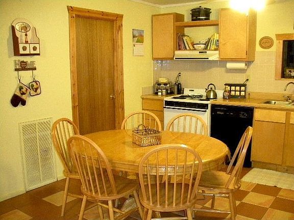 3rd image of 136 Pine Valley Ct Unit A