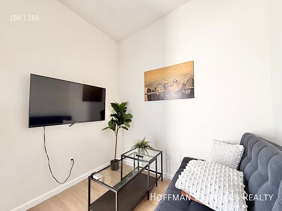 2nd image of 1467 Fairbanks Pl