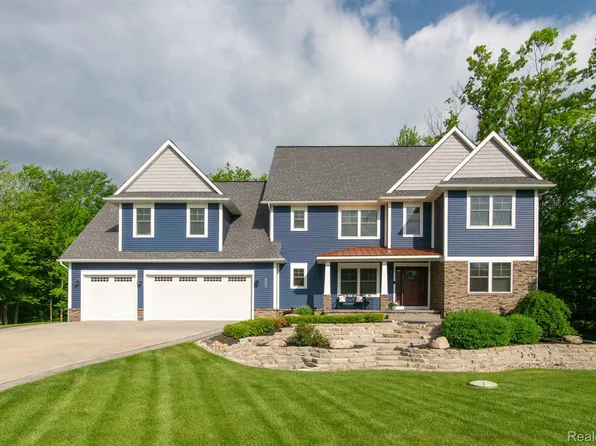 9649 Medinah Ct, Brighton, MI 48114
