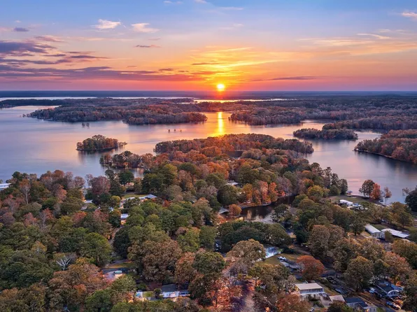 109 Cove Ln, Eutawville, SC 29048