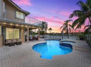 1106 NW 180th Ave, Pembroke Pines, FL 33029