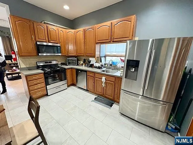 2 bed, 1.0 bath, $2,500 — Photo 3