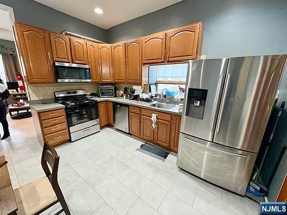 3rd image of 36 Franklin Ave