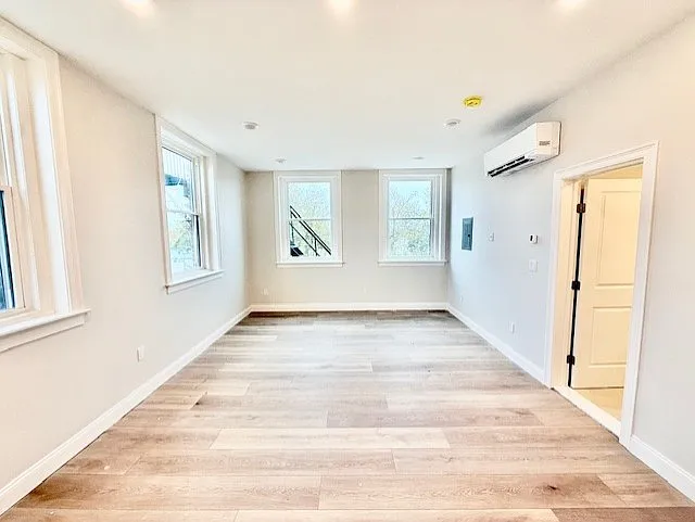 220 Winthrop St #201 — Photo 4
