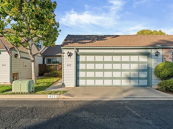2nd image of 422 Devonshire Gln