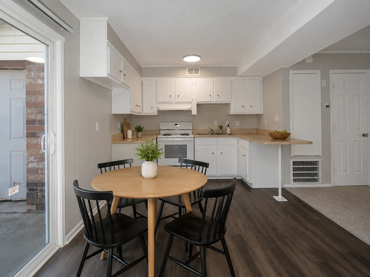 Peachtree Townhomes — Photo 1