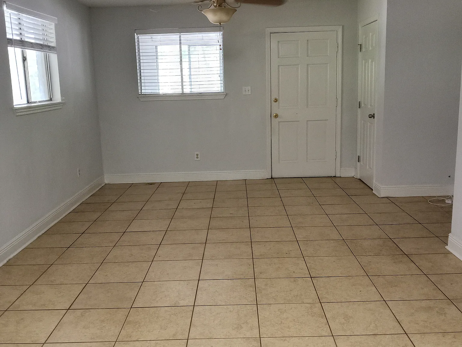 2 bed, 1050 sqft, $1,200 — Photo 4