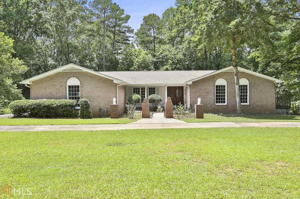 220 White Rd photo 1