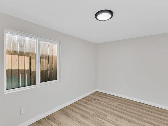 3rd image of 2029 E Ave