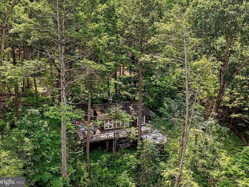 1st image of 10 Ledge Ln