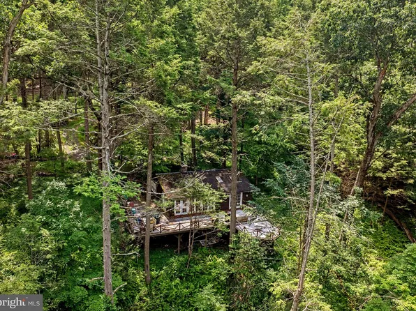 10 Ledge Ln, Pipersville, PA 18947