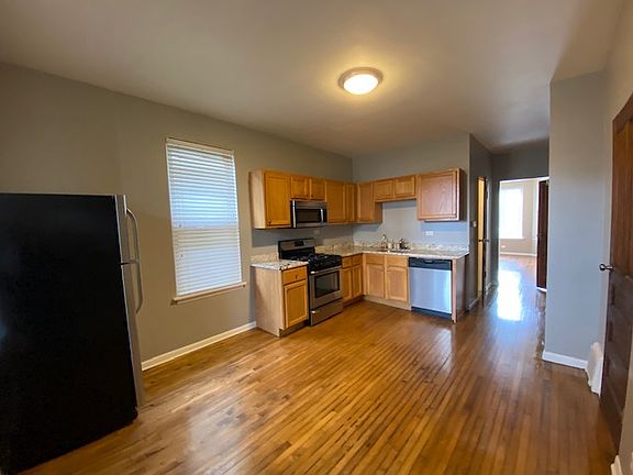 3rd image of 3739 W Diversey Ave #1