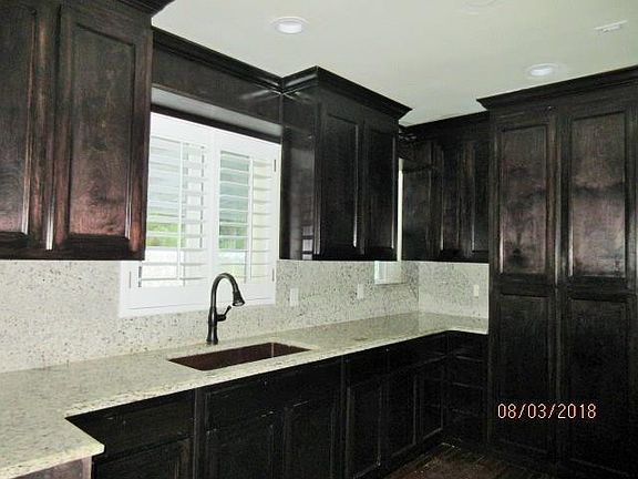 5th image of 28 Half Moon Dr