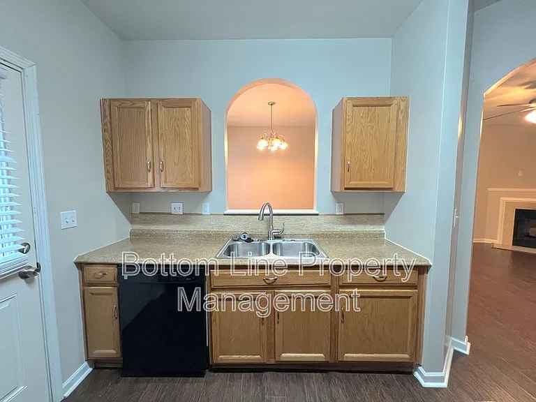 7637 Abigail Glen Dr — Photo 12