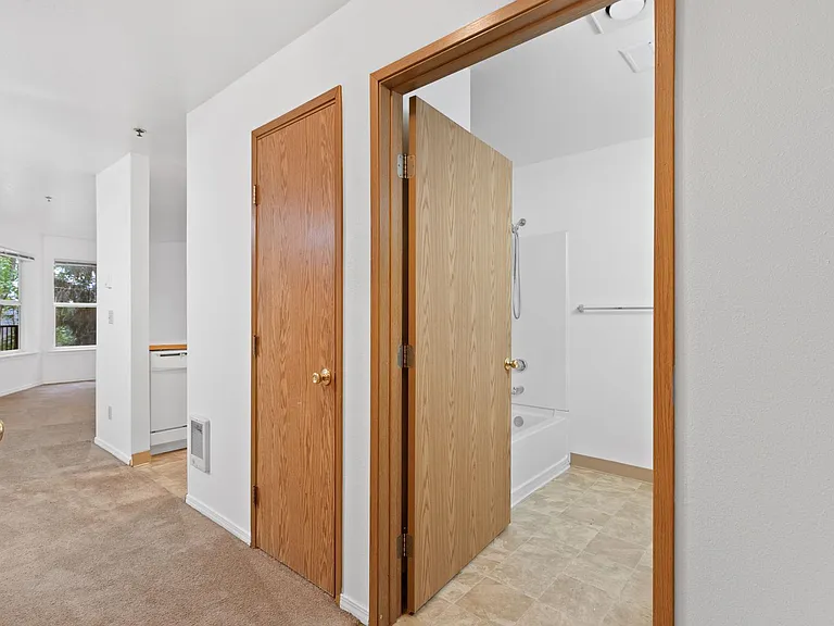 329 S Whitaker St — Photo 5
